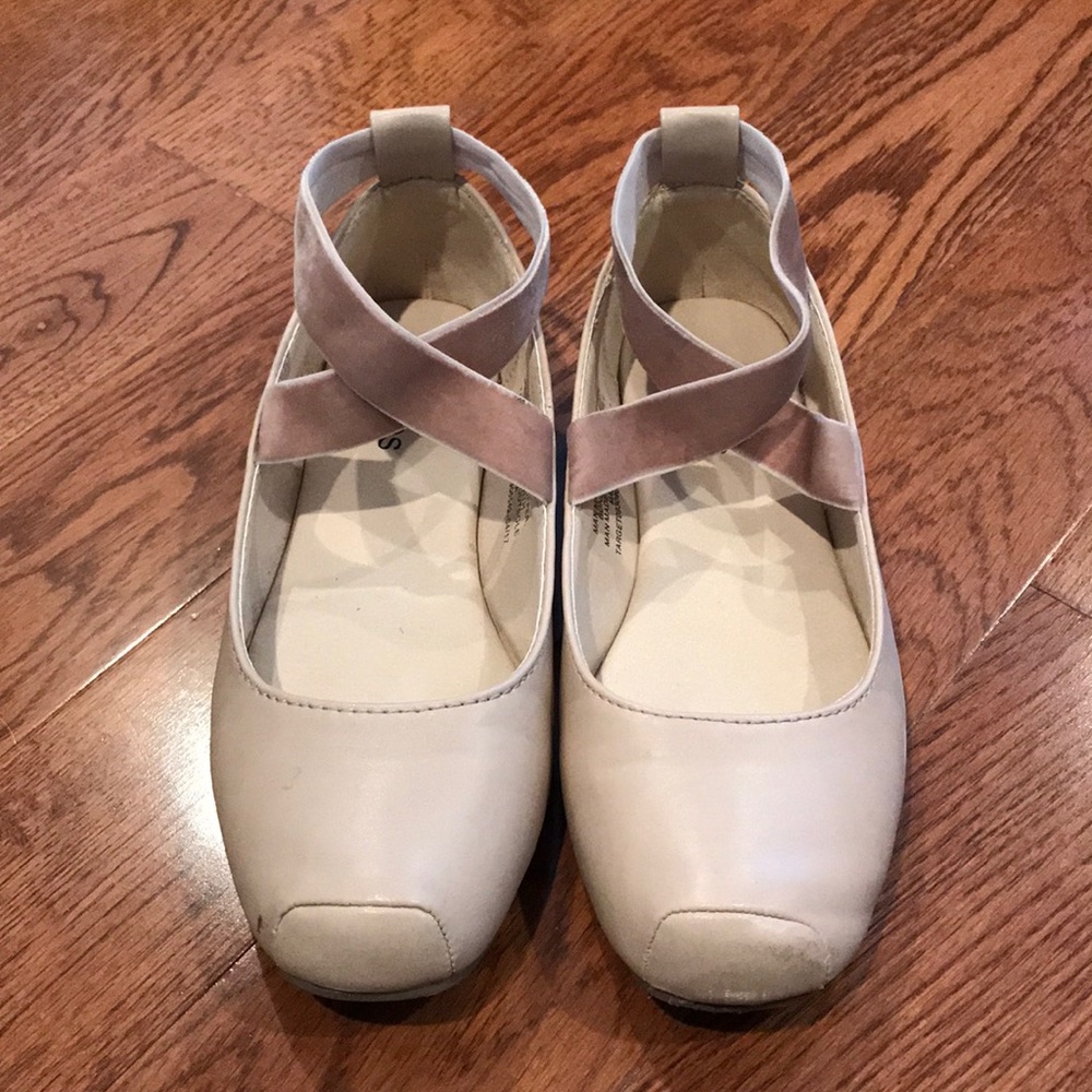 Little Girl Ballet Flats. Size 2.